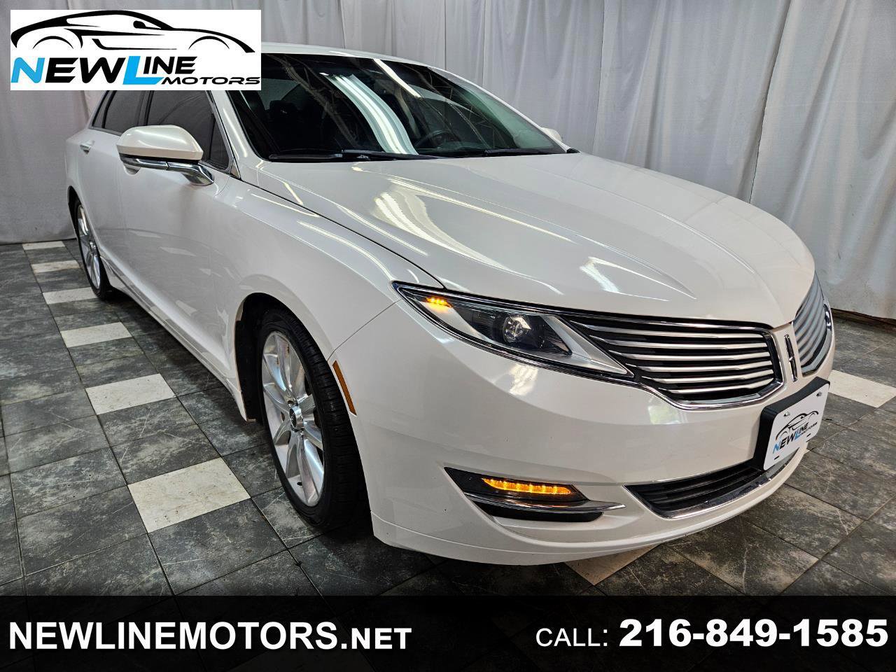 Used 2016 Lincoln MKZ image 1