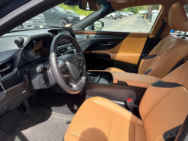 Used 2025 Lexus ES 300h w/ Premium Package FWD image 11