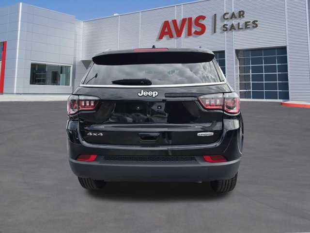 Used 2025 Jeep Compass Latitude w/ Sun & Sound Group AWD/4WD image 6