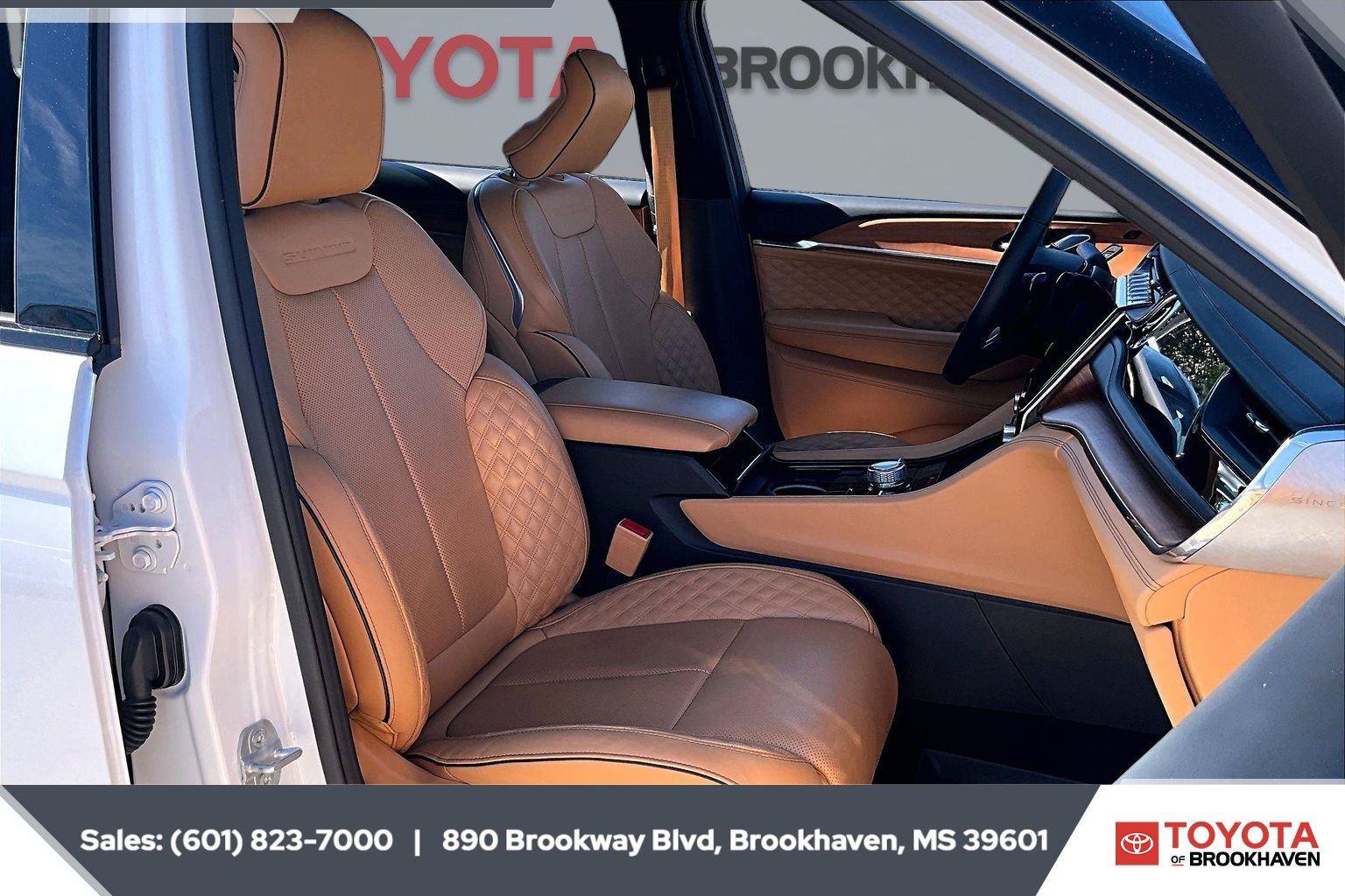 Used 2025 Jeep Grand Cherokee L Summit AWD/4WD image 6