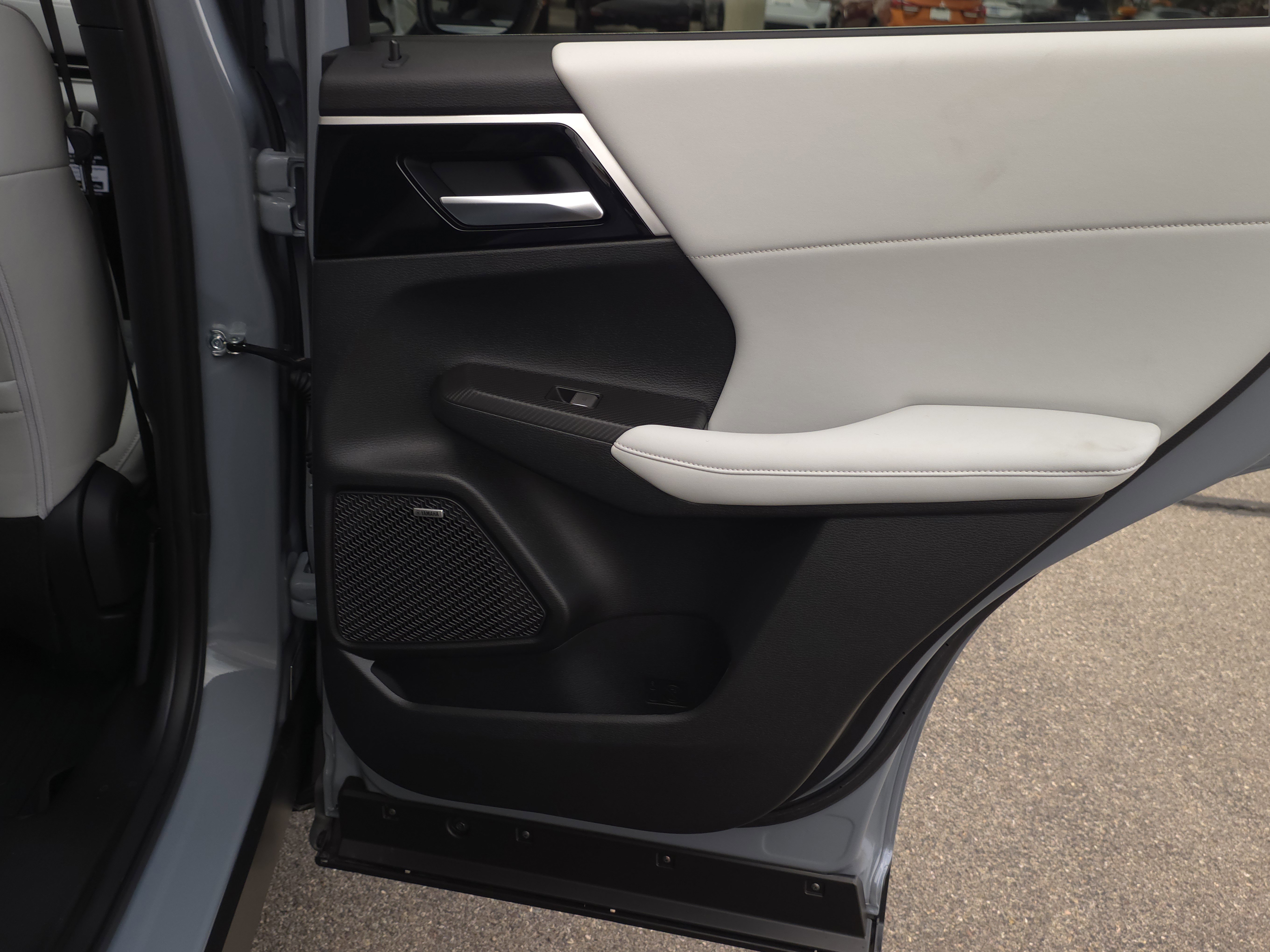 New 2025 Mitsubishi Outlander SE image 24