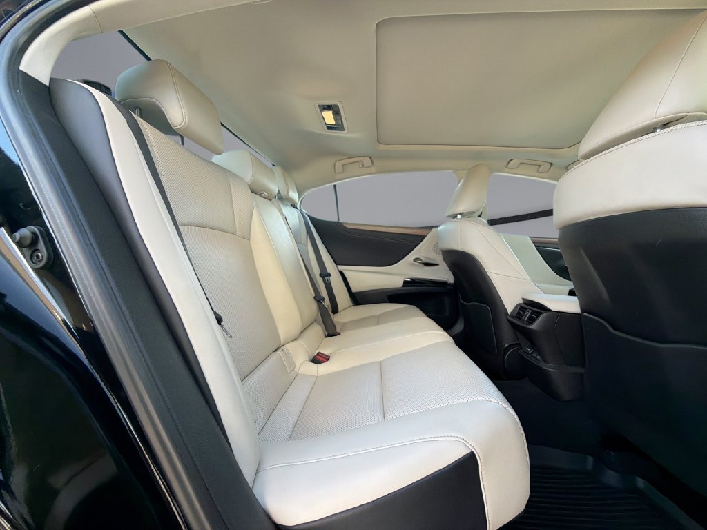 Certified 2024 Lexus ES 350 w/ Premium Package FWD image 17