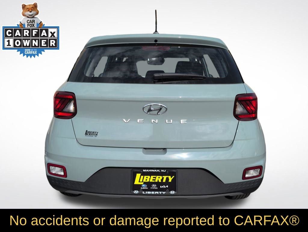 Certified 2025 Hyundai Venue SE image 5