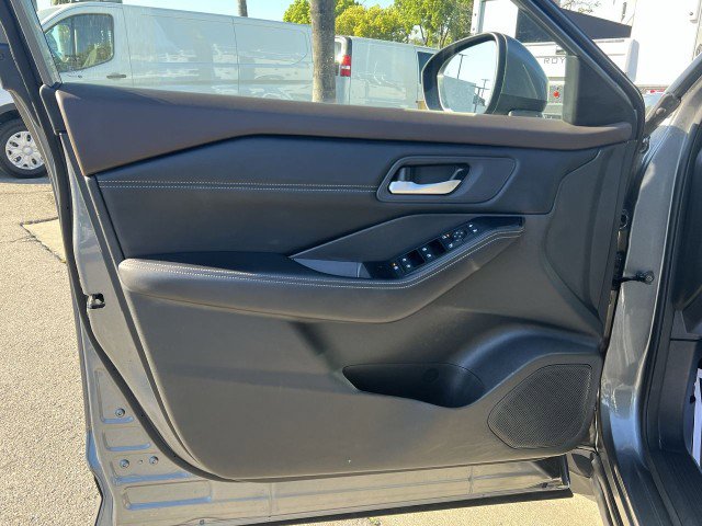 Used 2023 Nissan Rogue SV w/ SV Premium B Package image 22