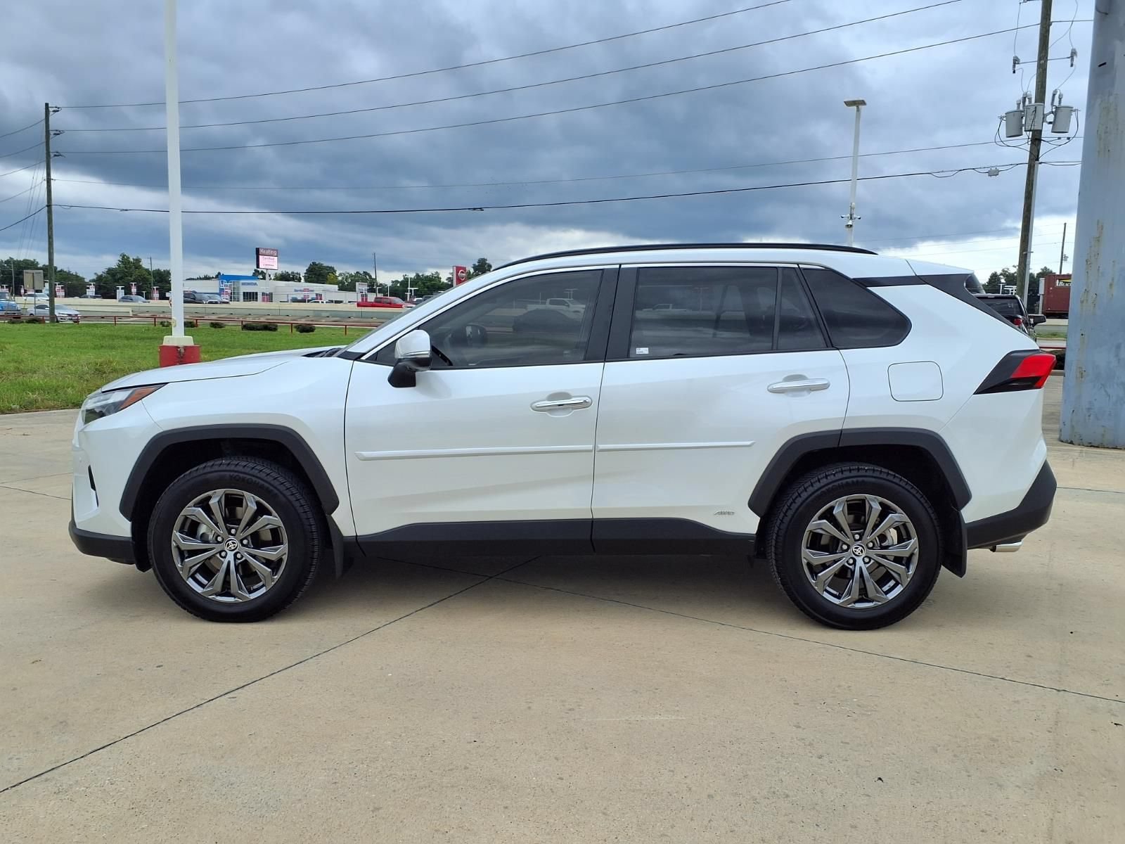 Used 2024 Toyota RAV4 Limited w/ Advanced Technology Package AWD/4WD image 9