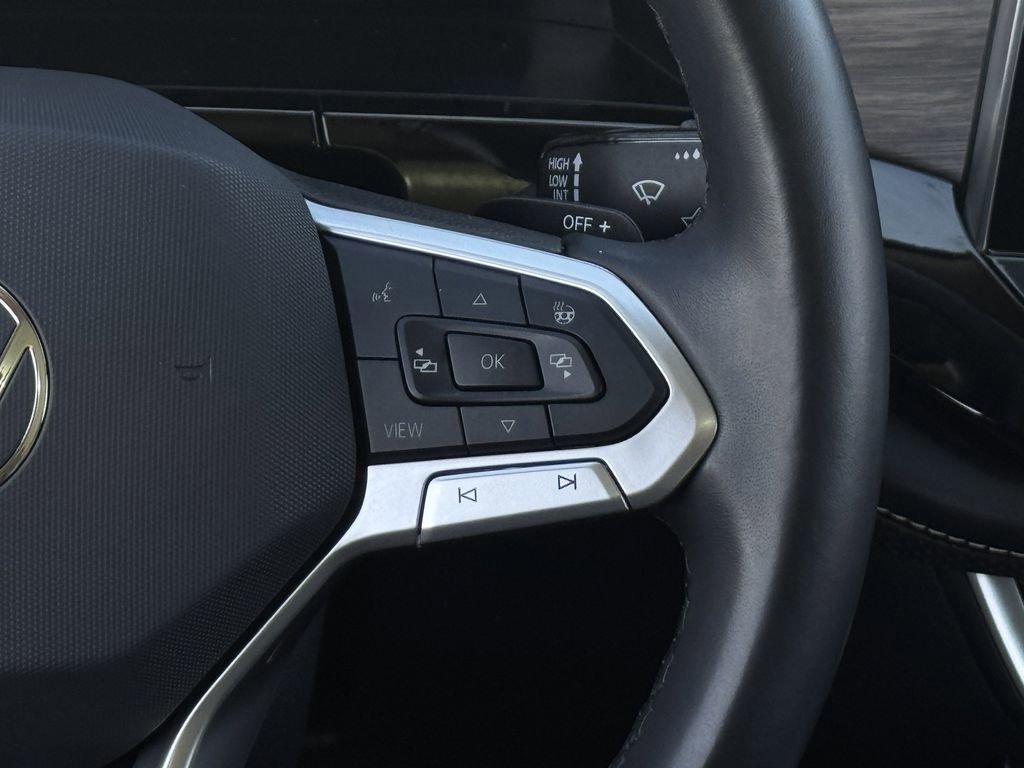 Used 2025 Volkswagen Atlas SEL Premium R-Line image 17