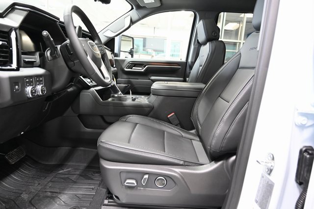 New 2026 GMC Sierra 3500 Denali w/ Denali Reserve Package image 13