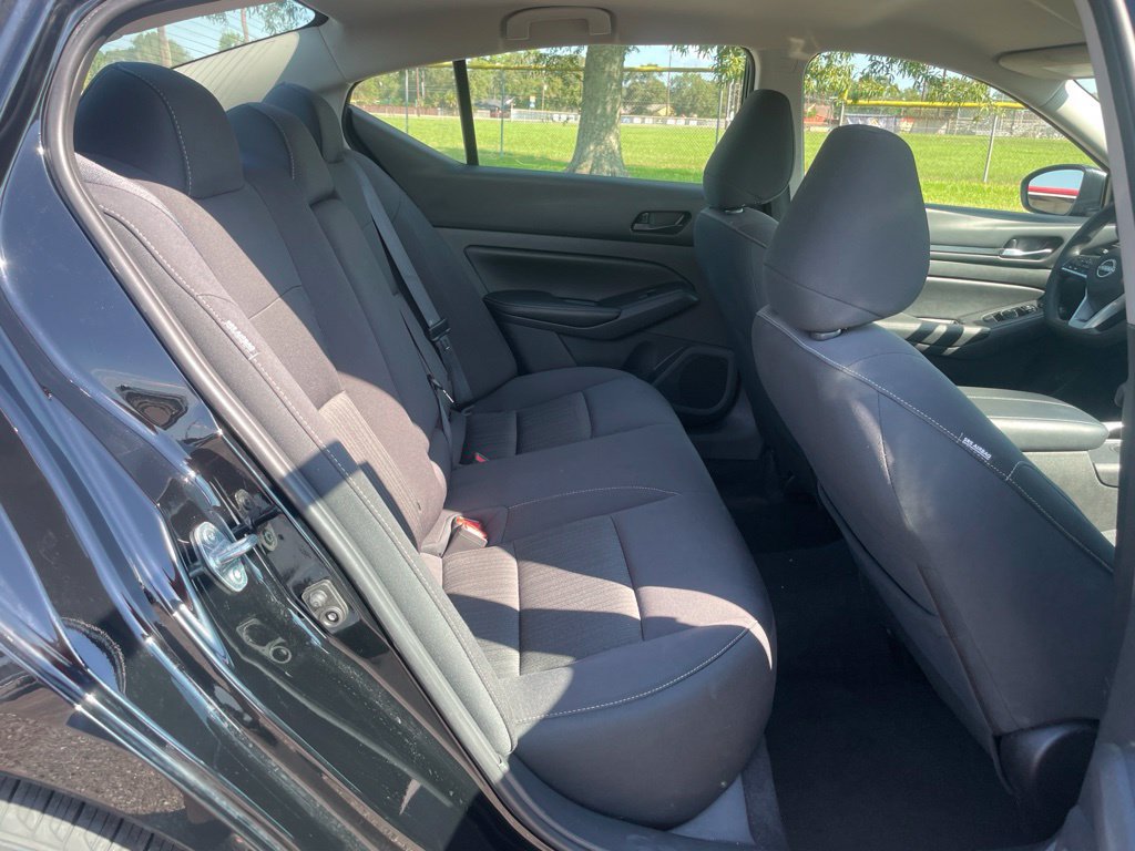Used 2025 Nissan Altima 2.5 SV FWD image 14