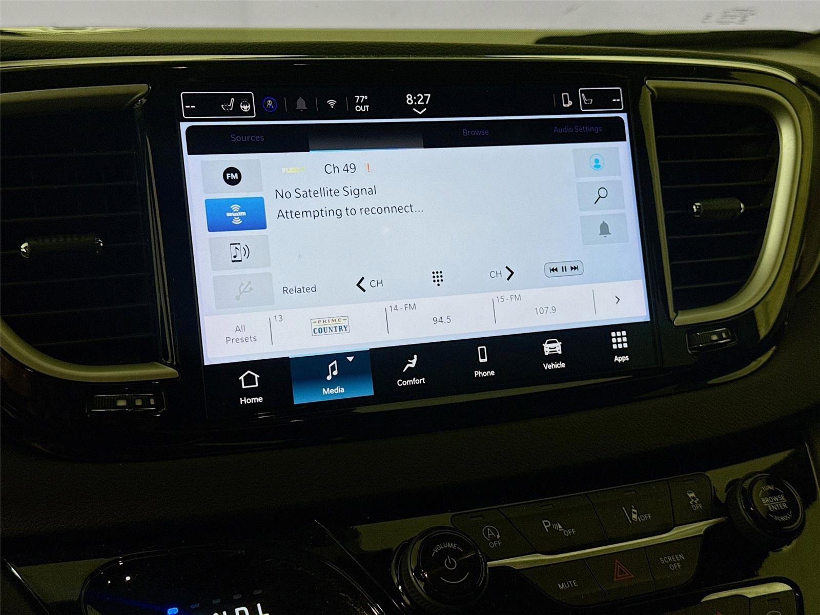 Used 2025 Chrysler Pacifica Select image 10