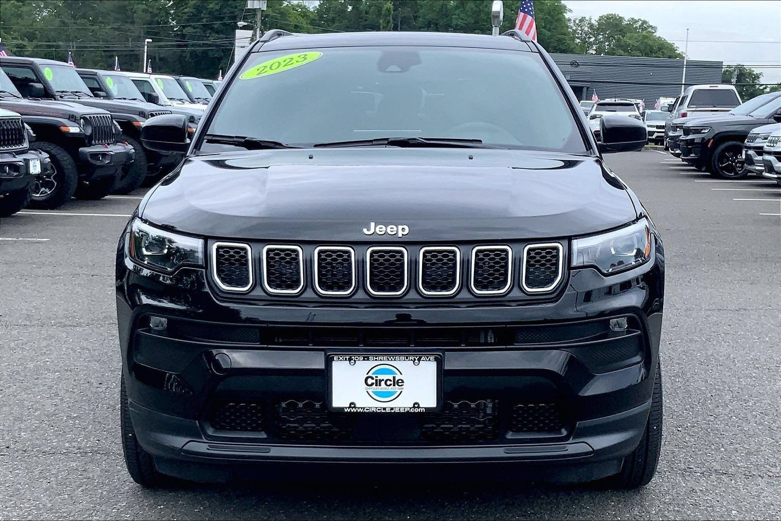 Certified 2023 Jeep Compass Latitude w/ Sun and Sound Group AWD/4WD image 3