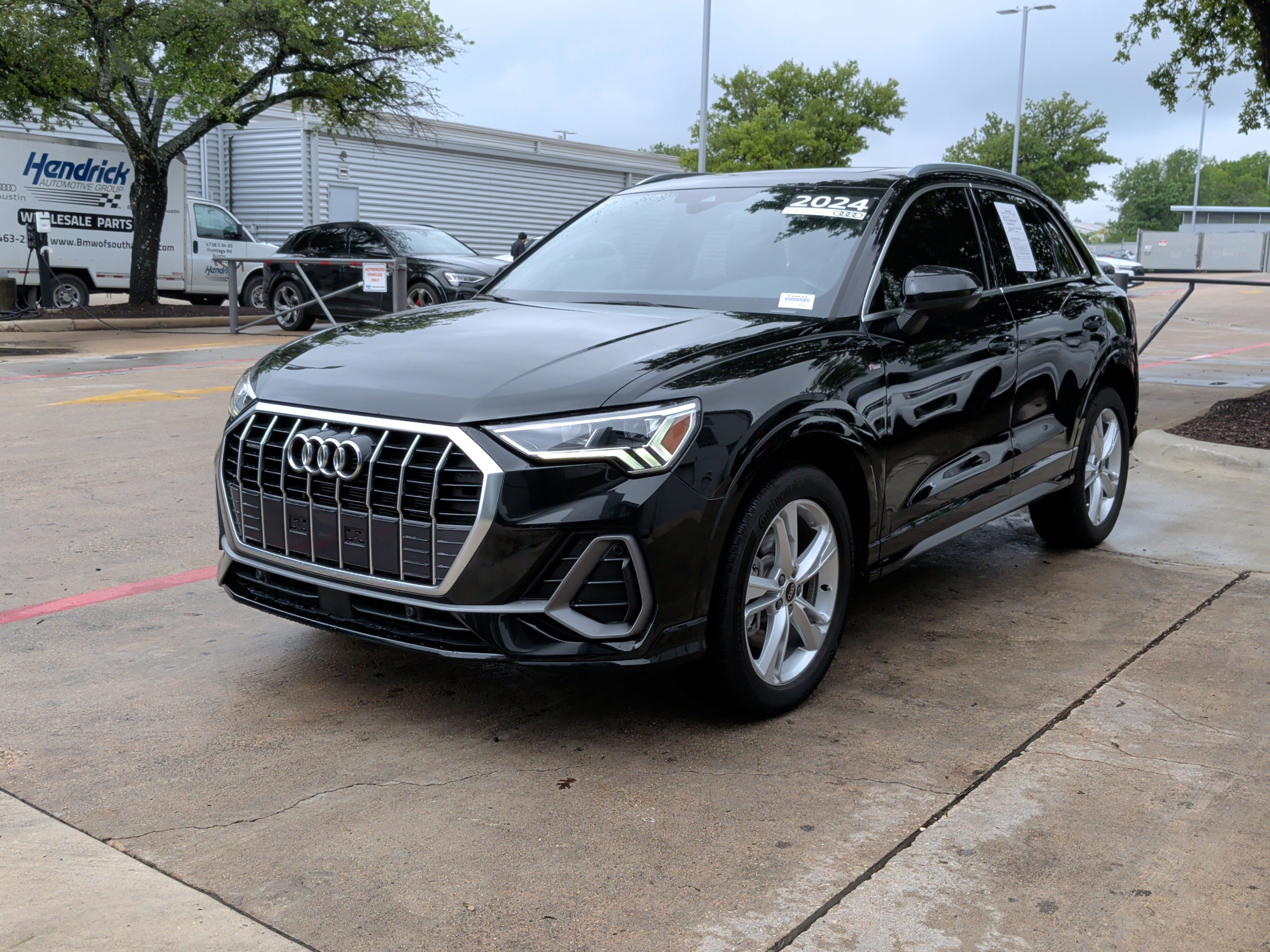 Certified 2024 Audi Q3 2.0T Premium w/ 19" Wheel Package AWD/4WD image 6