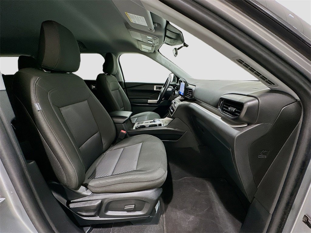 Used 2024 Ford Explorer XLT image 28