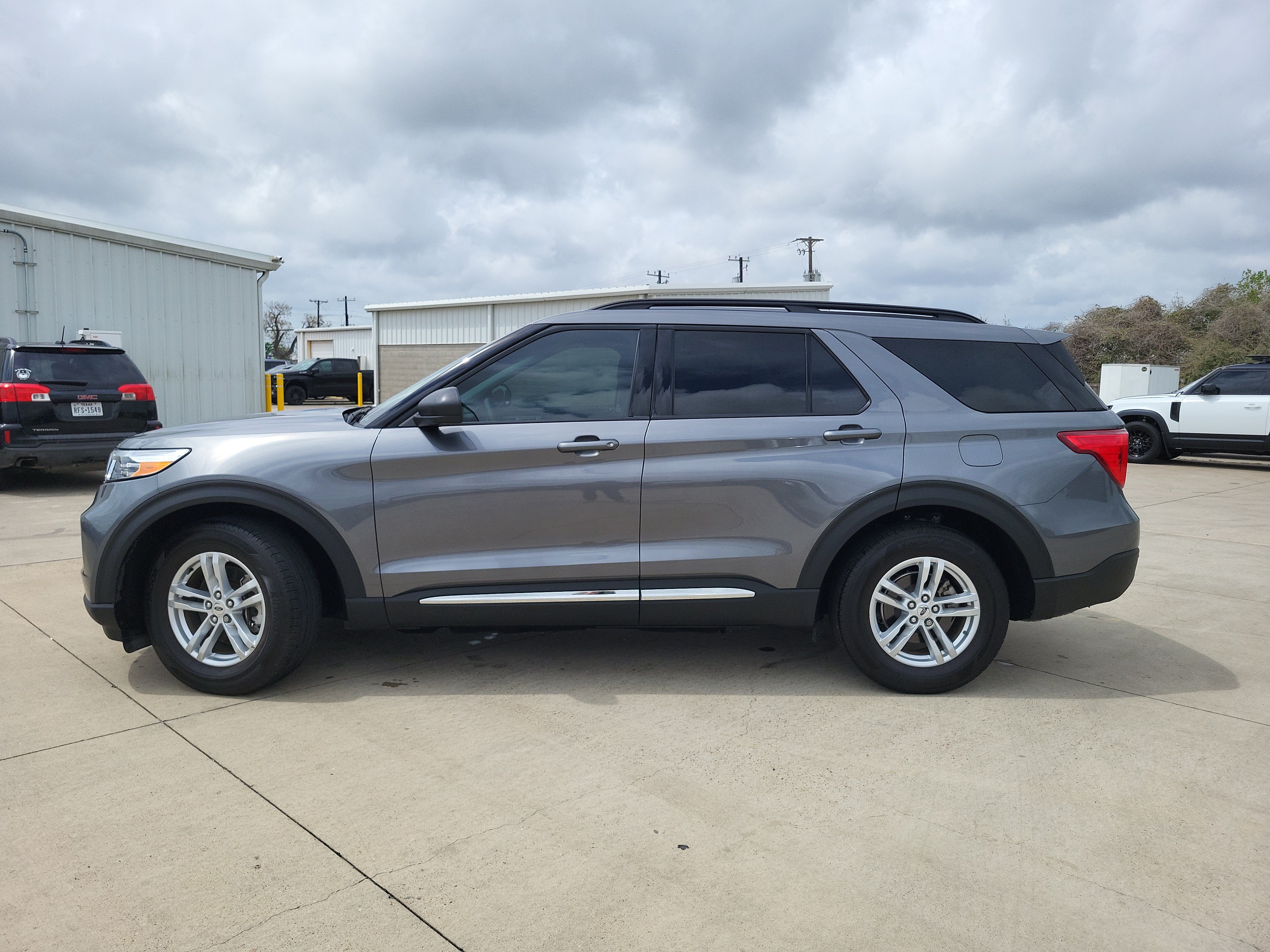 Used 2024 Ford Explorer XLT w/ Equipment Group 202A RWD image 8