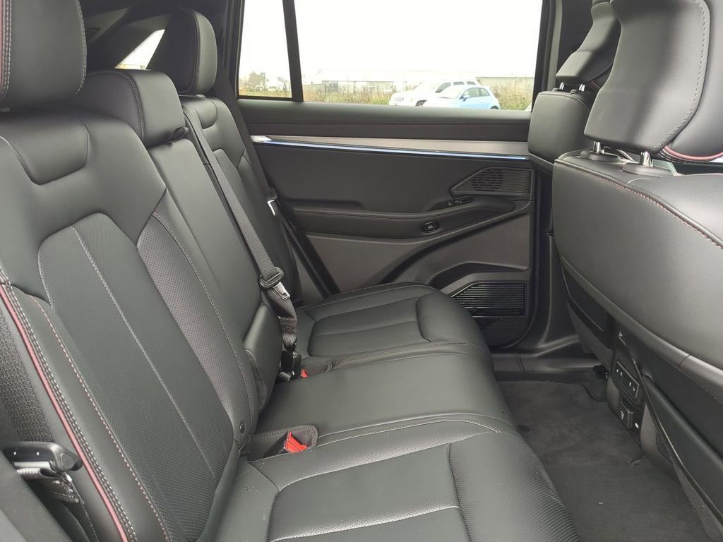 Used 2025 Jeep Wagoneer S Launch Edition image 7