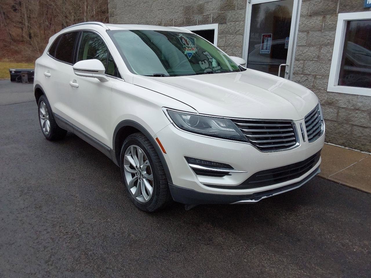 Used 2017 Lincoln MKC Select w/ Select Plus Package AWD/4WD image 2