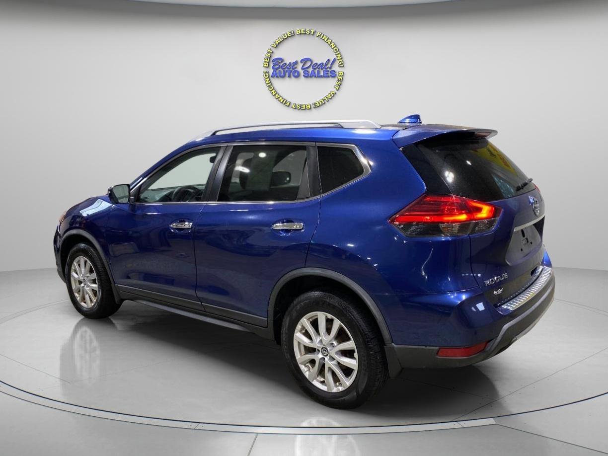Used 2017 Nissan Rogue SV AWD/4WD image 3