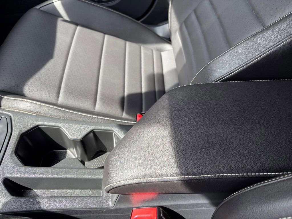 Certified 2024 Volkswagen Jetta SE image 19