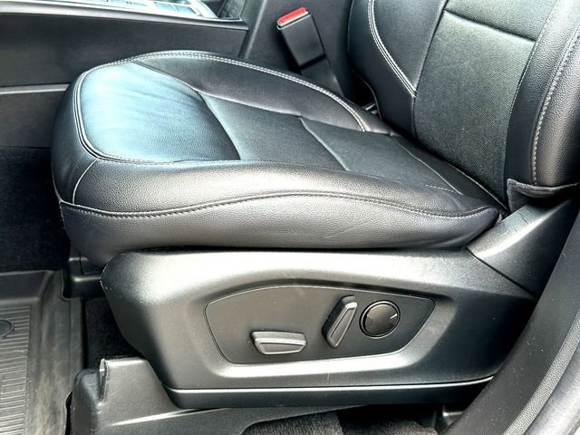 Used 2023 Ford Explorer Limited w/ Limited Technology Package image 12