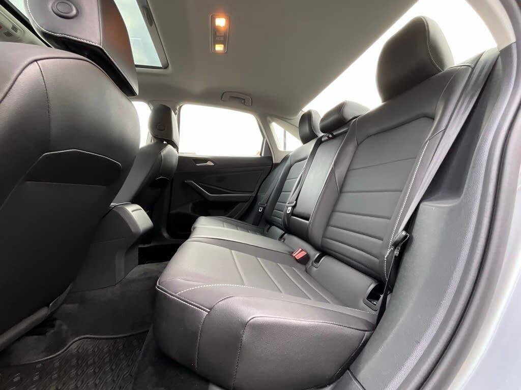 Certified 2023 Volkswagen Jetta SE w/ Panoramic Sunroof Package image 13