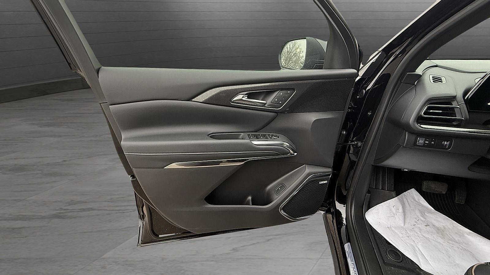 New 2026 Chevrolet Traverse High Country w/ LPO, Floor Liner Package FWD image 15