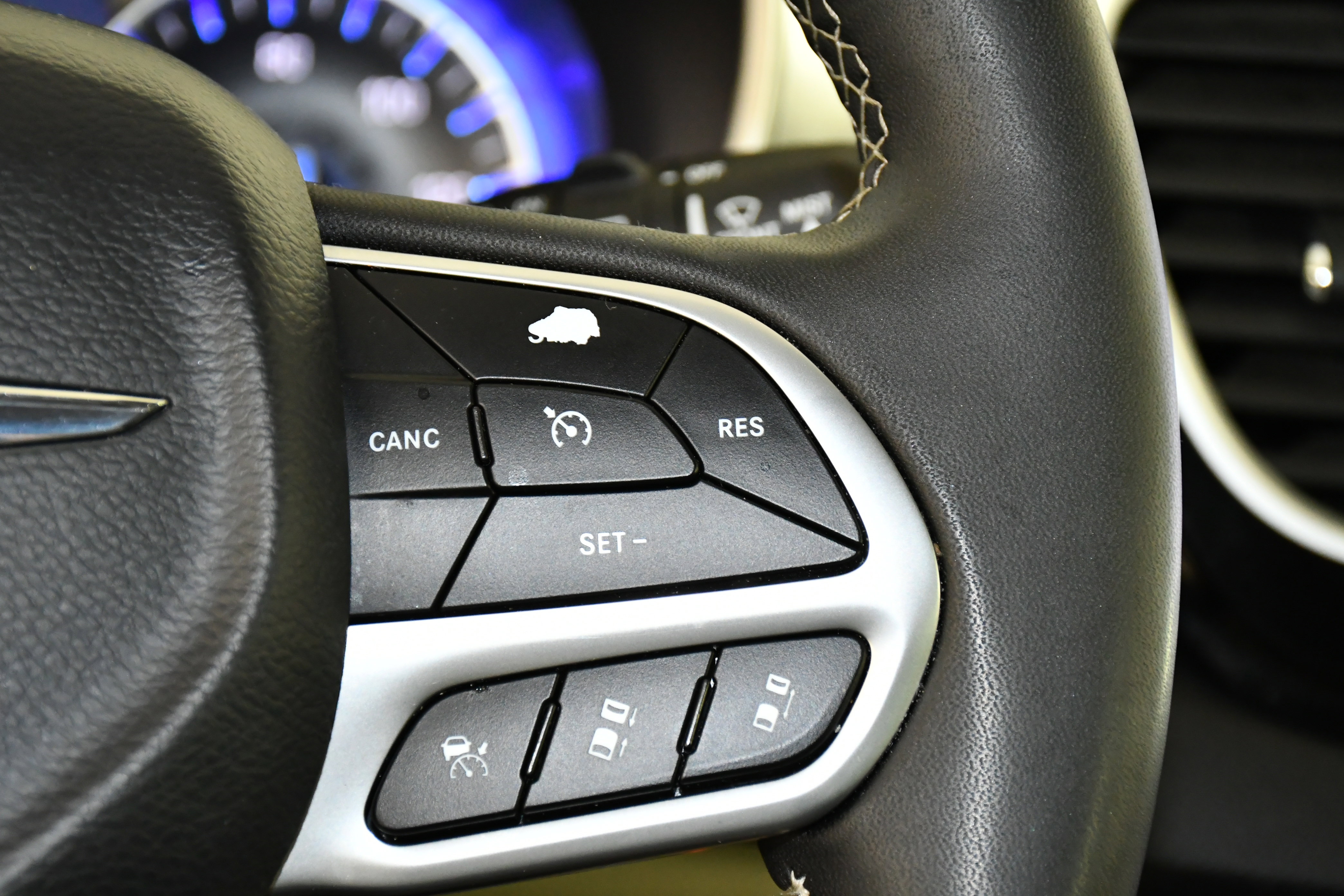 Used 2024 Chrysler Pacifica Touring-L image 21