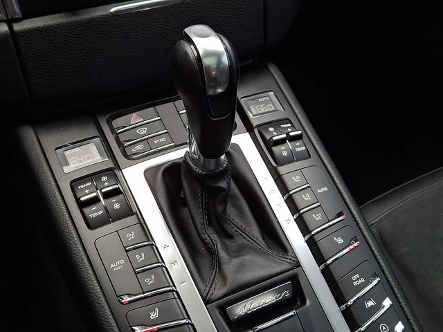 Used 2018 Porsche Macan Sport Edition AWD/4WD image 17