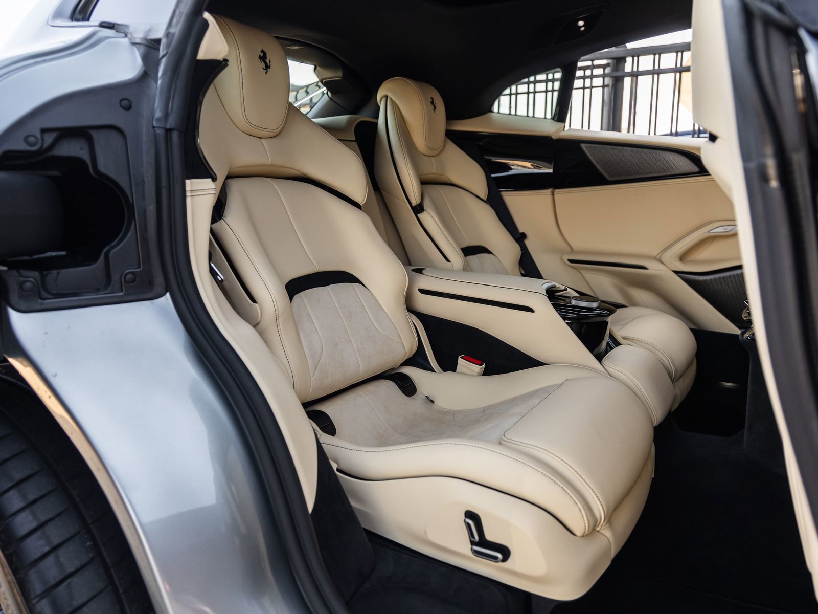 Used 2025 Ferrari Purosangue AWD/4WD image 46