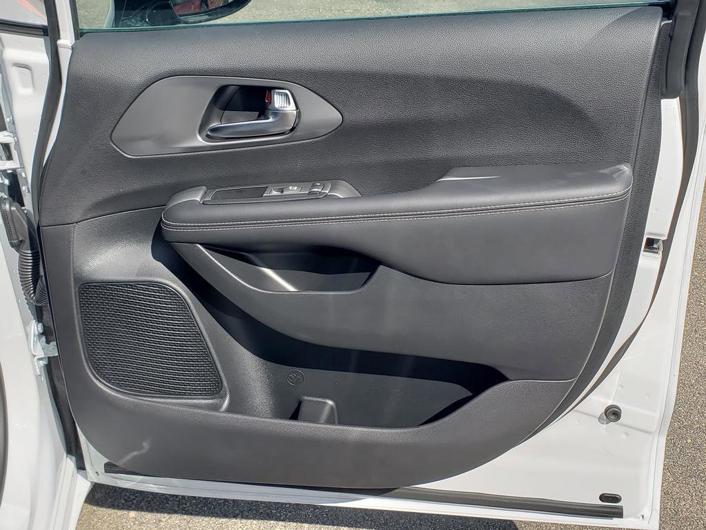 New 2026 Chrysler Pacifica Select image 15