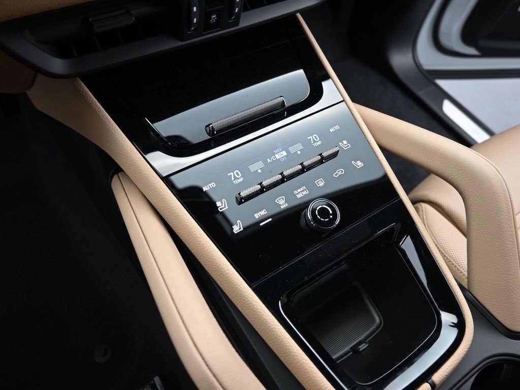 New 2025 Porsche Cayenne Coupe image 28