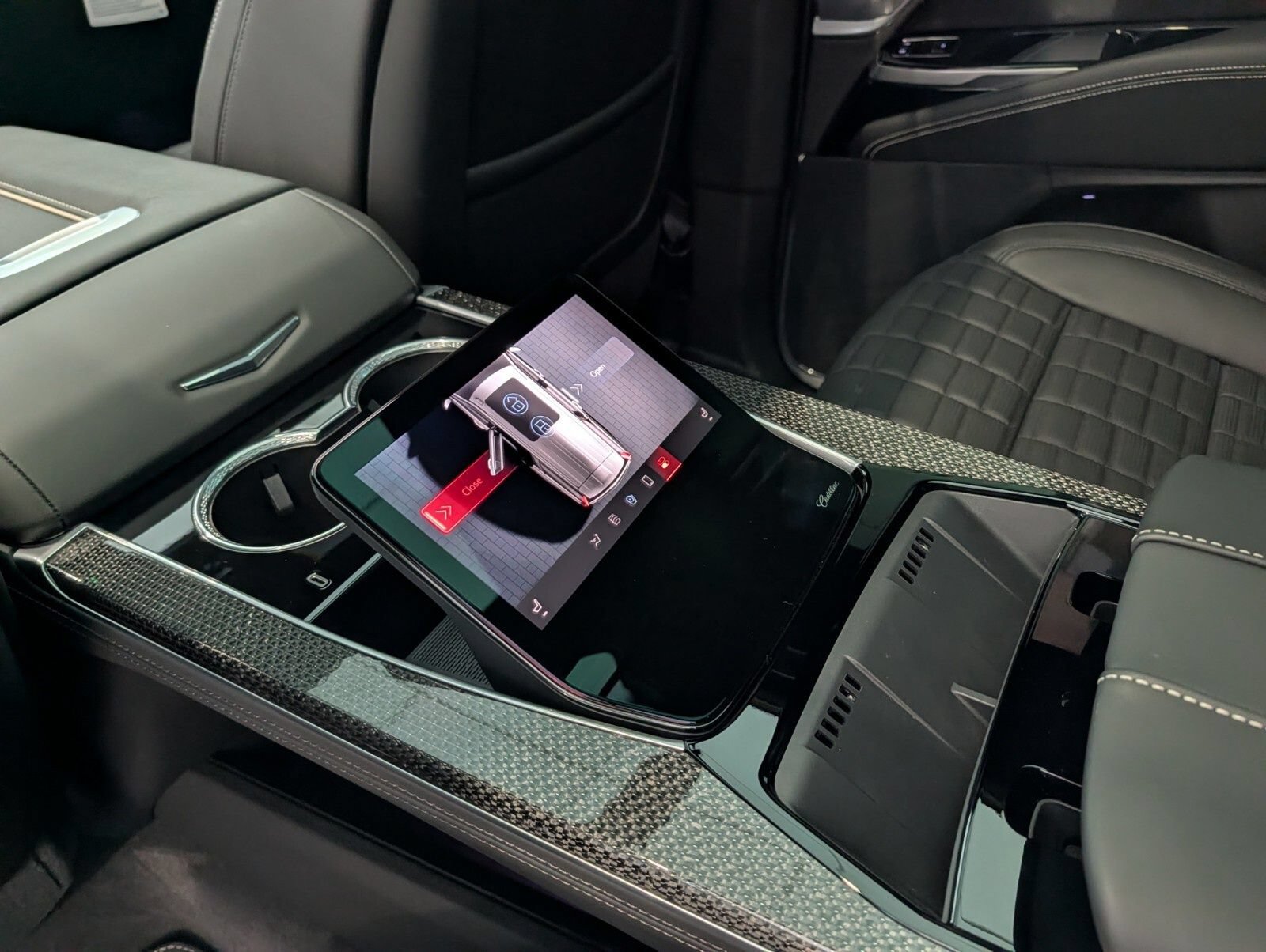 Certified 2025 Cadillac Escalade V AWD/4WD image 36