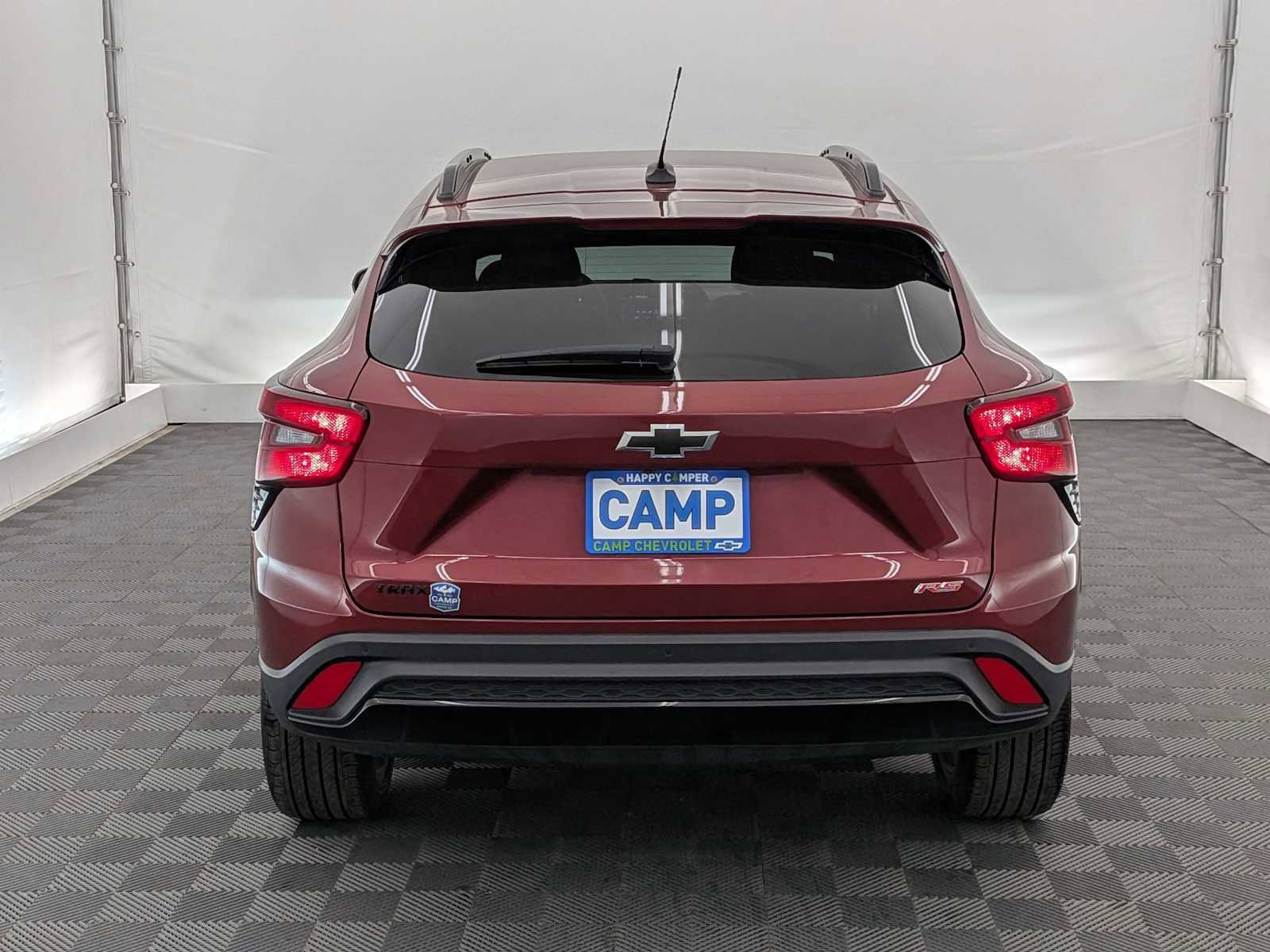 Used 2025 Chevrolet Trax RS w/ Sunroof Package FWD image 4