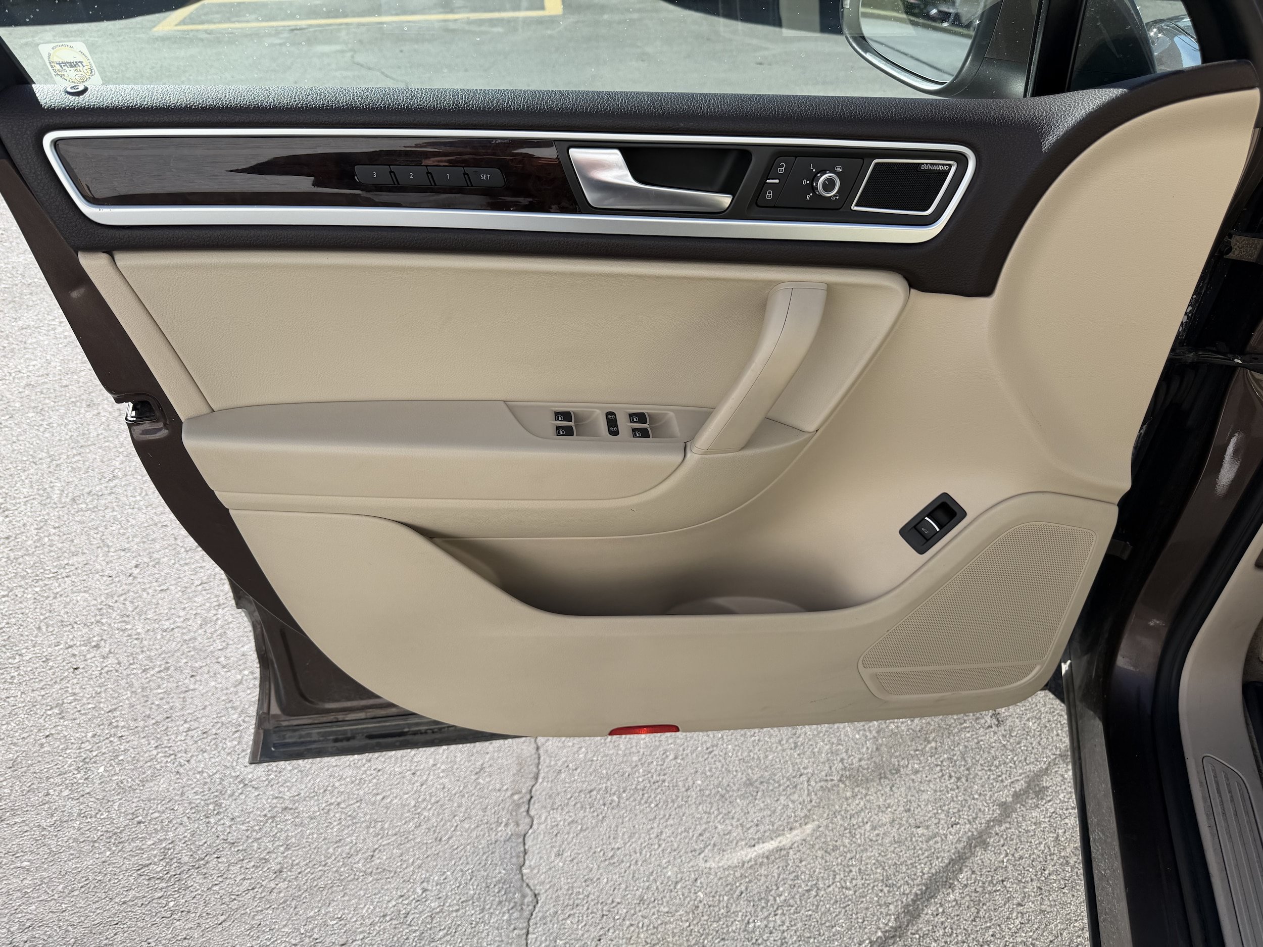 Used 2013 Volkswagen Touareg TDI AWD/4WD image 8