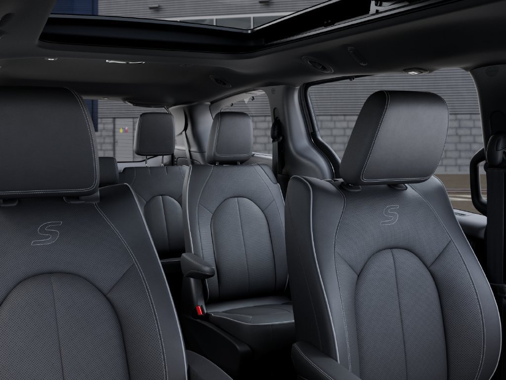 New 2026 Chrysler Pacifica Limited w/ Uconnect Theater Family Group FWD image 27