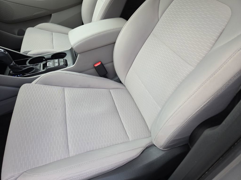 Used 2020 Hyundai Tucson Value w/ Winter Weather Package image 19