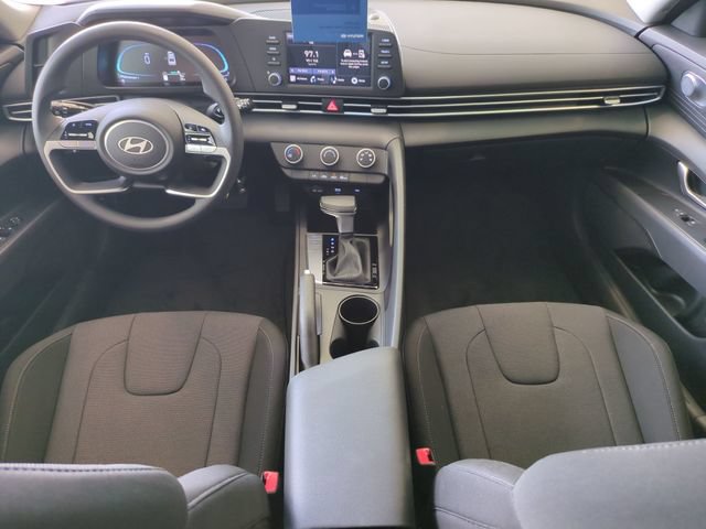 Certified 2026 Hyundai Elantra SE FWD image 14
