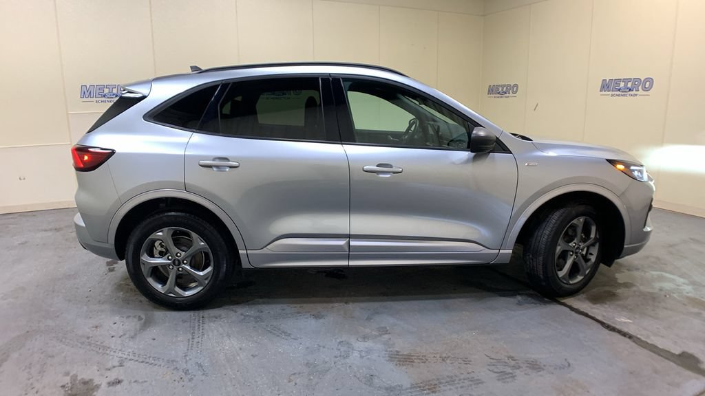 Used 2024 Ford Escape ST-Line w/ Tech Pack #1 AWD/4WD image 2