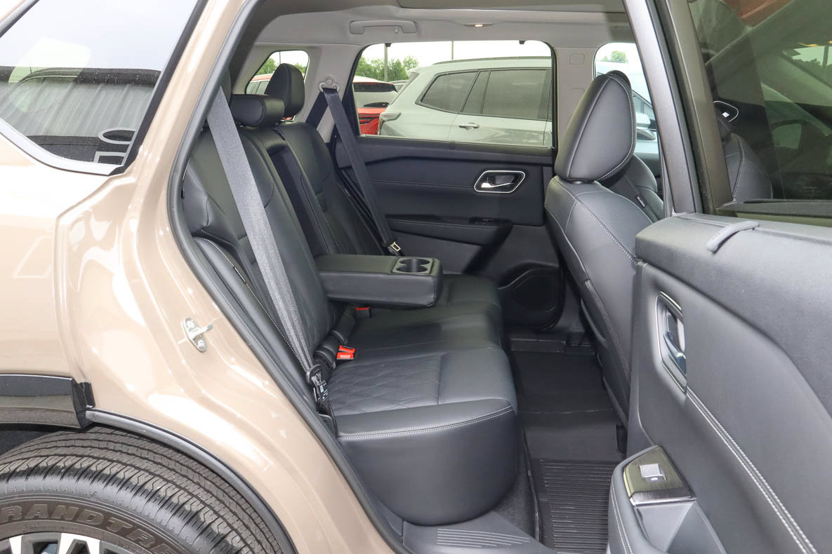 Used 2025 Nissan Rogue Platinum w/ Platinum Premium Package AWD/4WD image 30