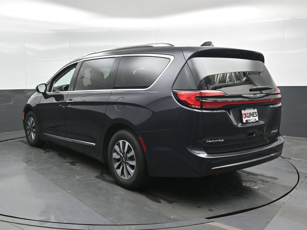 Used 2021 Chrysler Pacifica Limited w/ Premium & Safety Sphere Group FWD image 9