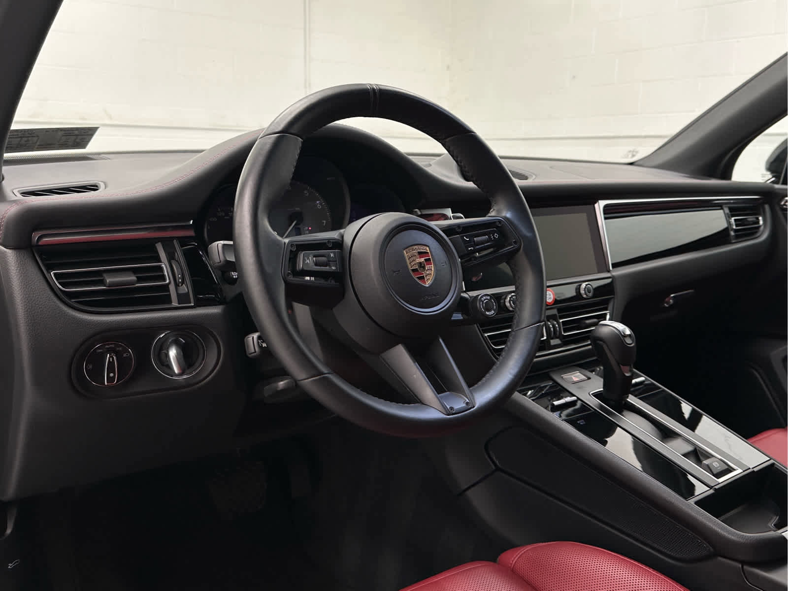 Used 2024 Porsche Macan S image 10