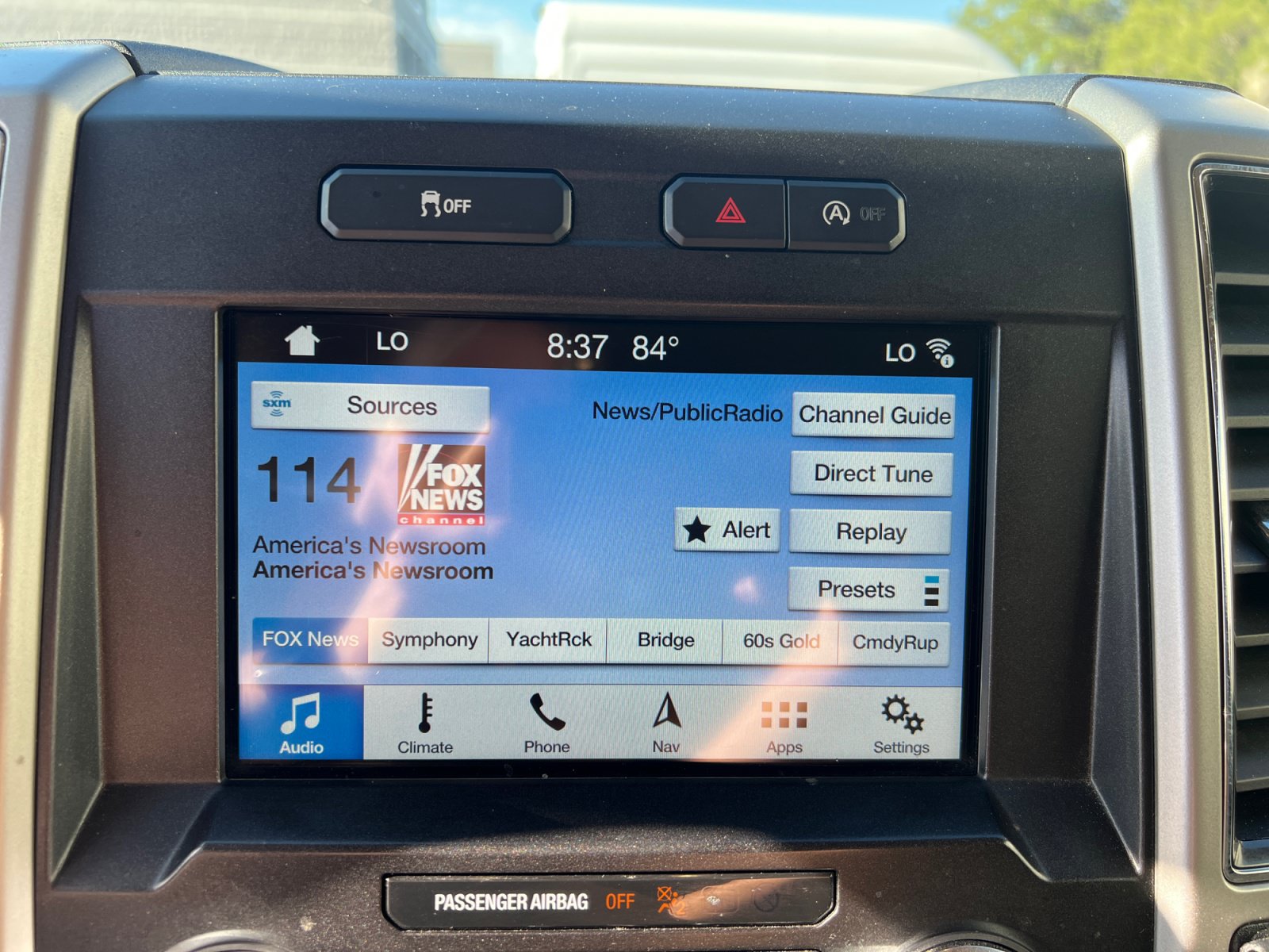 Used 2018 Ford F150 Lariat w/ Equipment Group 502A Luxury AWD/4WD image 18