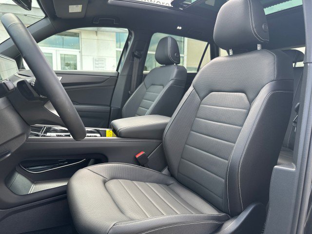 New 2025 Volkswagen Atlas Cross Sport SEL image 11