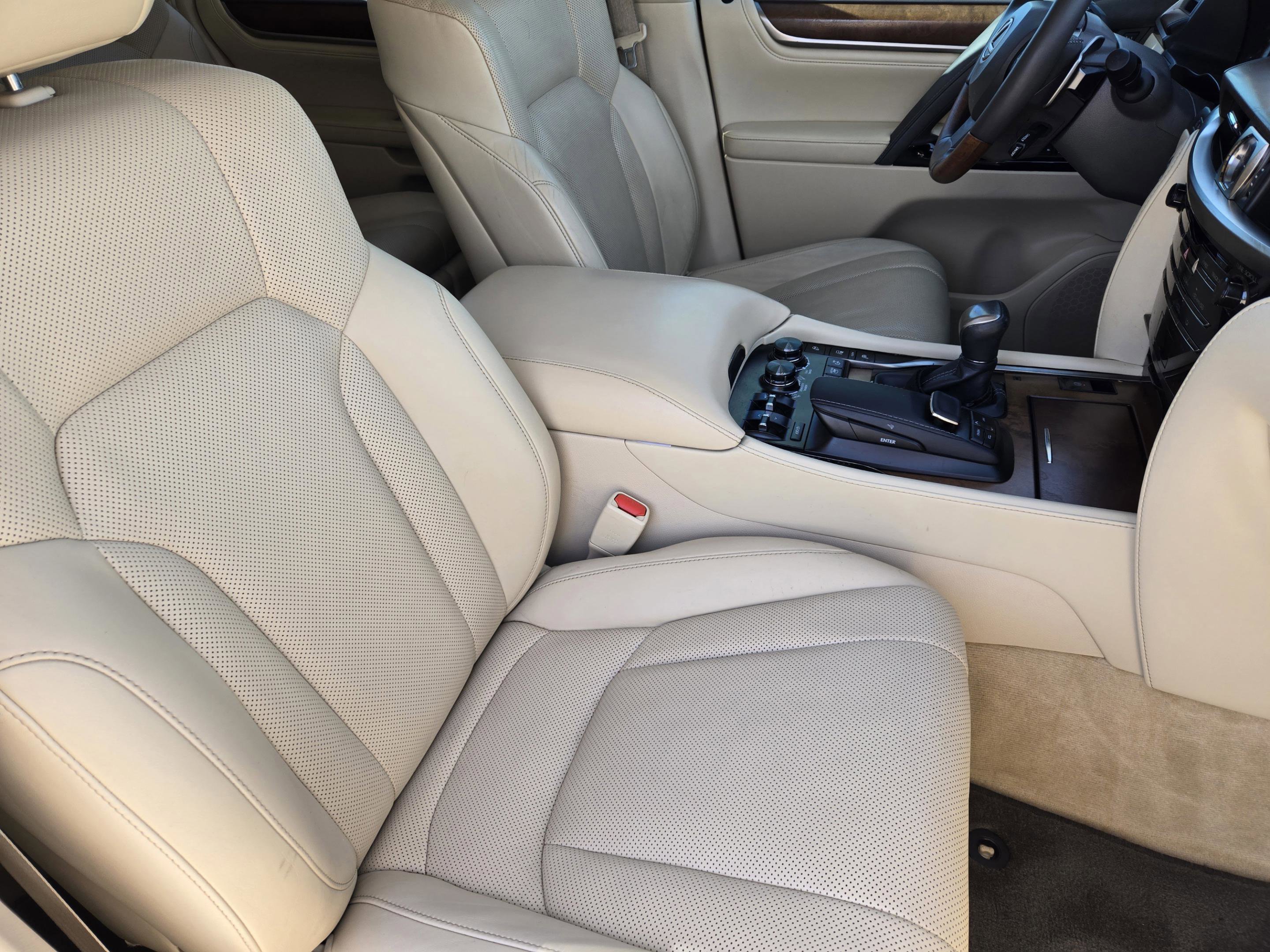 Used 2020 Lexus LX 570 4WD w/ Luxury Package image 20