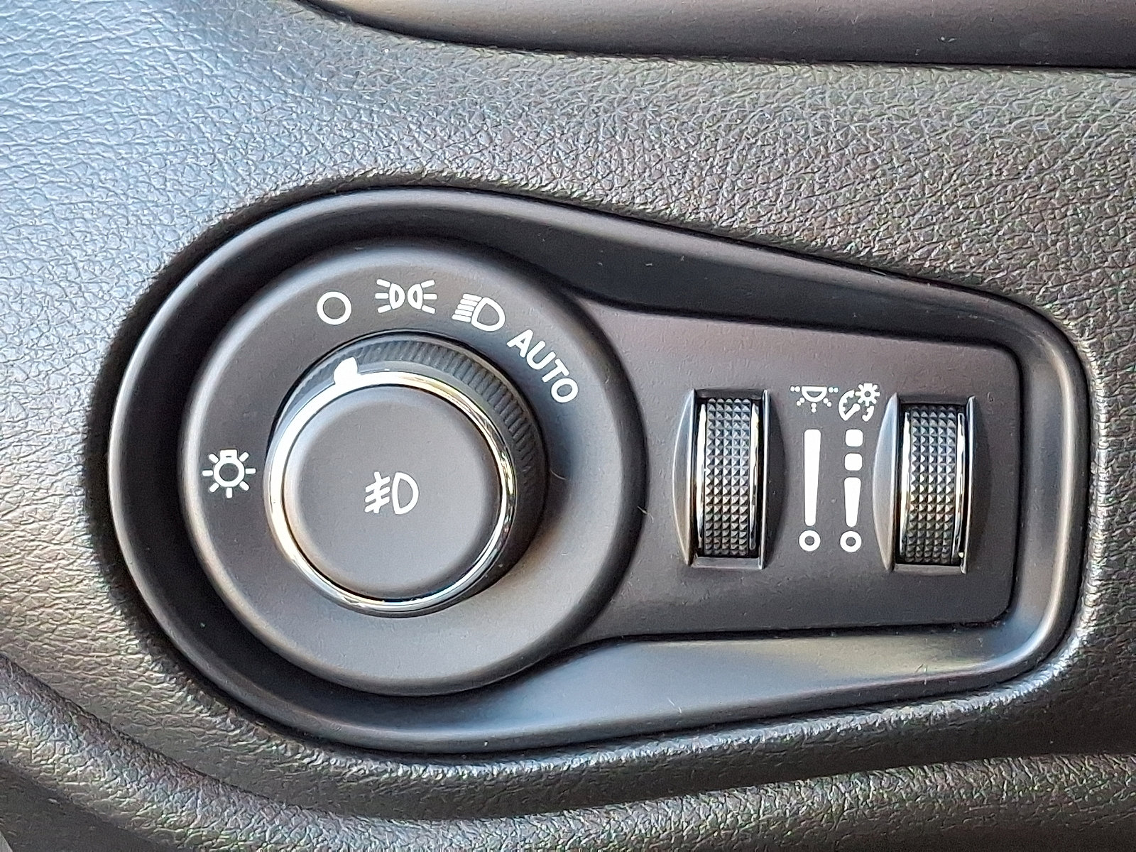 Used 2023 Jeep Renegade Trailhawk image 25