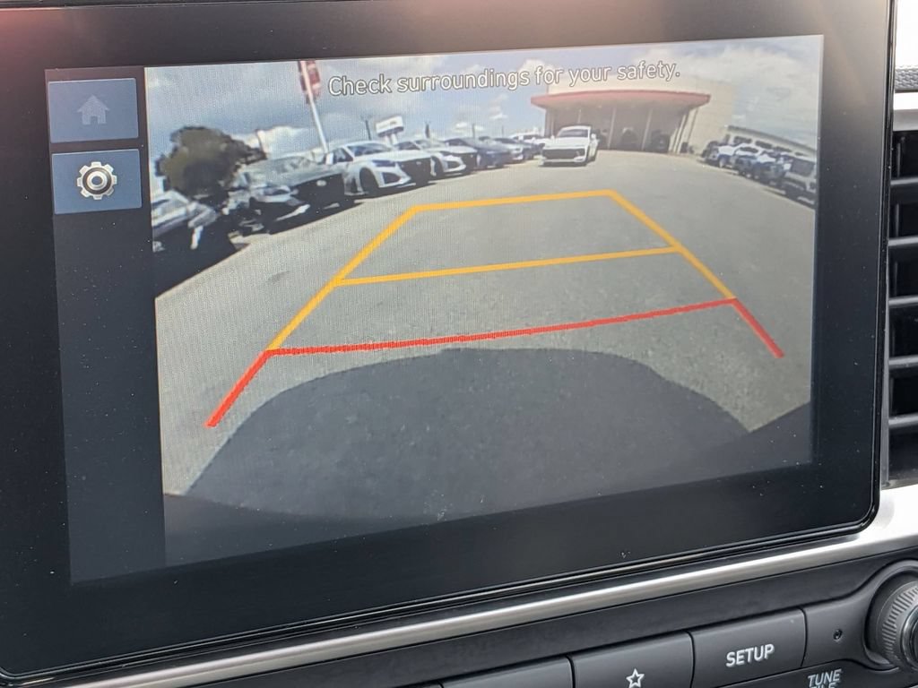 Used 2025 Hyundai Venue SEL FWD image 17