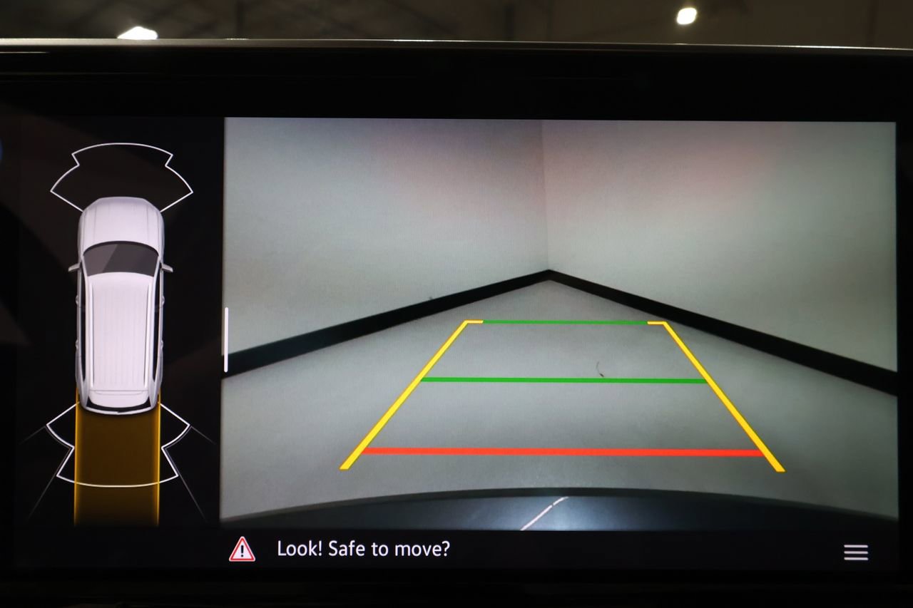 Used 2025 Volkswagen Atlas SE image 13