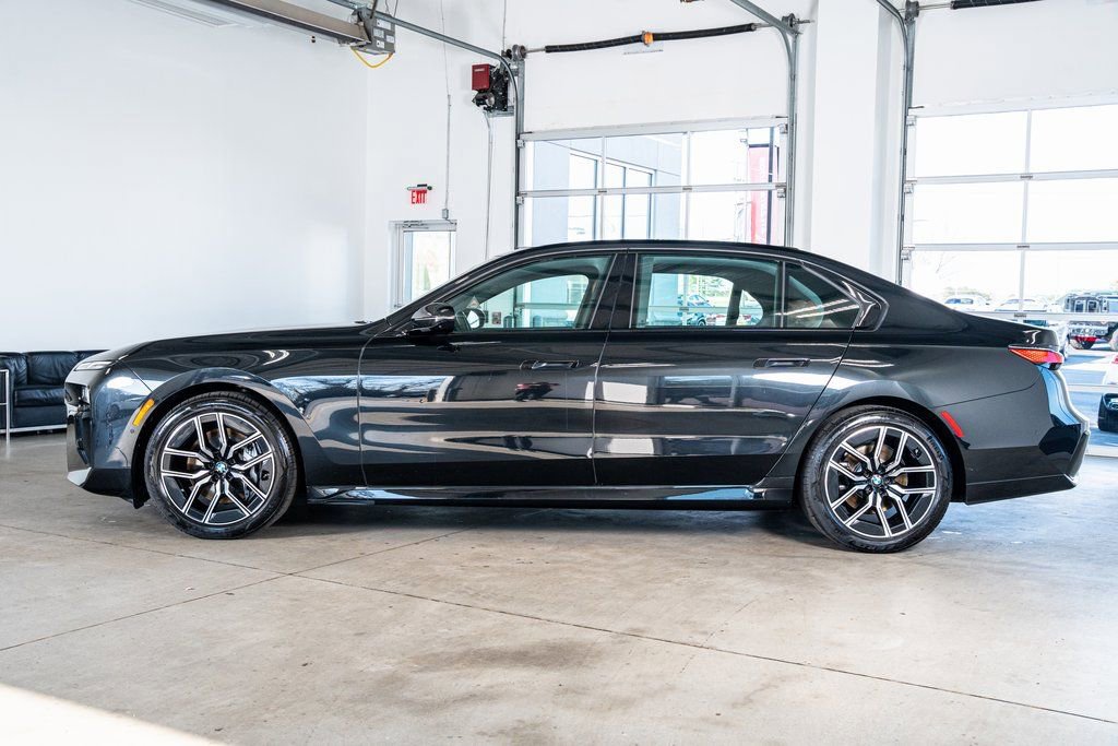 Used 2023 BMW 740i 740i w/ Parking Assistance Package image 8