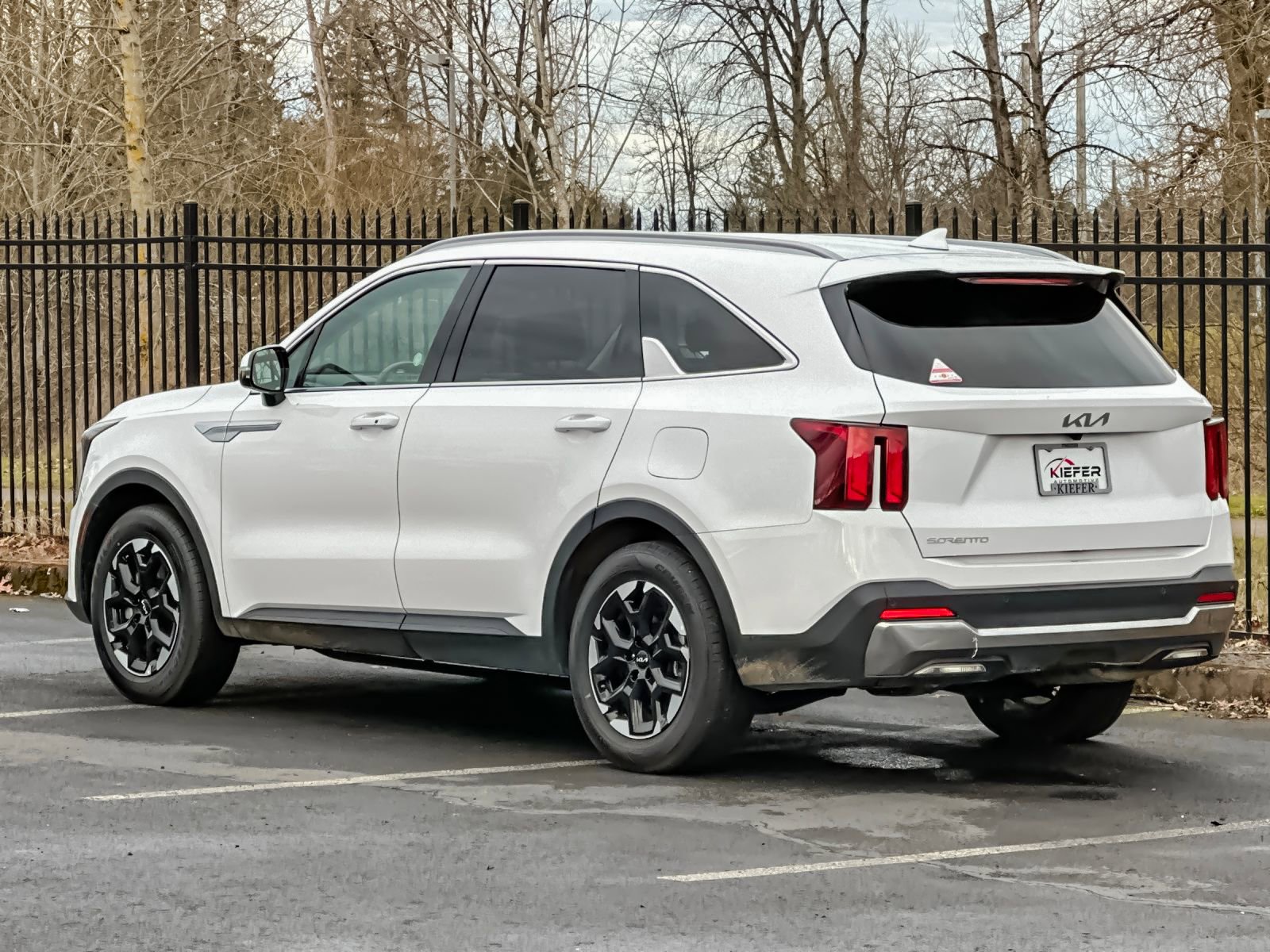 Used 2024 Kia Sorento S image 5