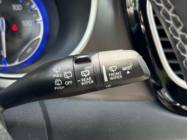 Used 2022 Chrysler Pacifica Touring-L image 25