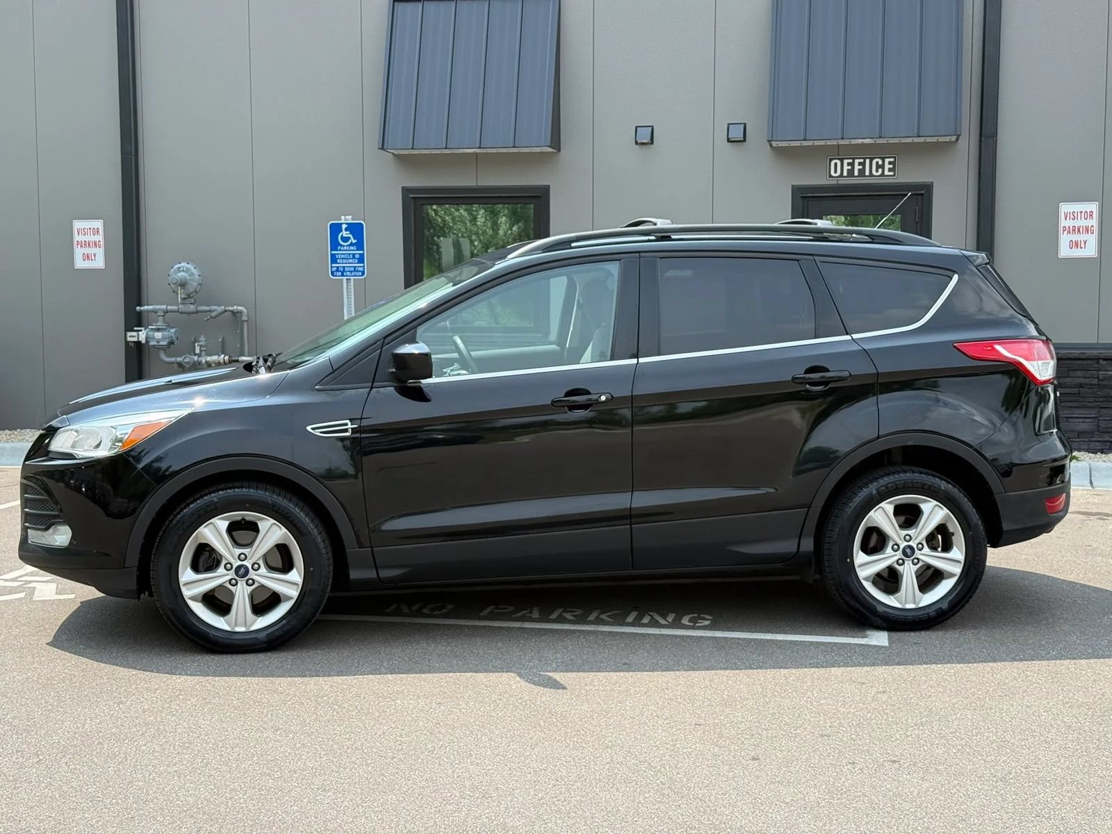 Used 2016 Ford Escape SE w/ Equipment Group 201A FWD image 2