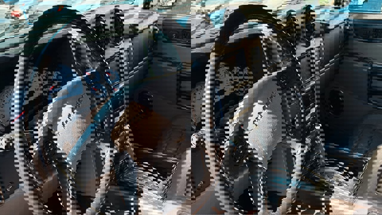 Used 2003 HUMMER H2 w/ Preferred Equipment Group image 6